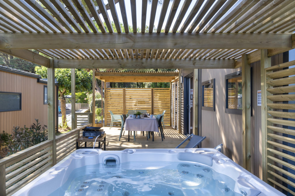 Mobil-home EXCLUSIF – 3 chambres – 2 salles d&rsquo;eau – SPA privatif